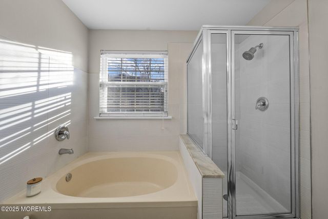 7 Basset Court, Tinton Falls, NJ 07753