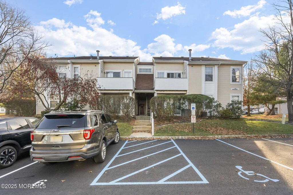 7 Basset Court, Tinton Falls, NJ 07753