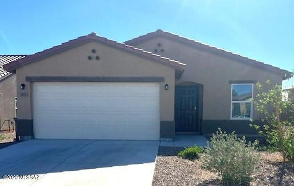 365 S Redwood Loop, Benson, AZ 85602