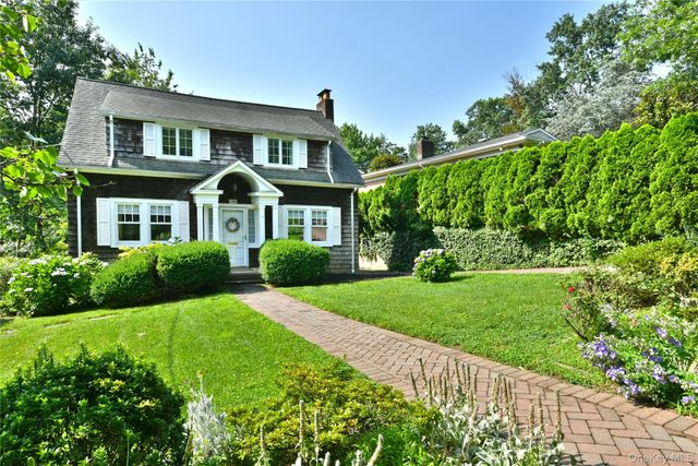 308 38th Road, Douglaston, NY 11363