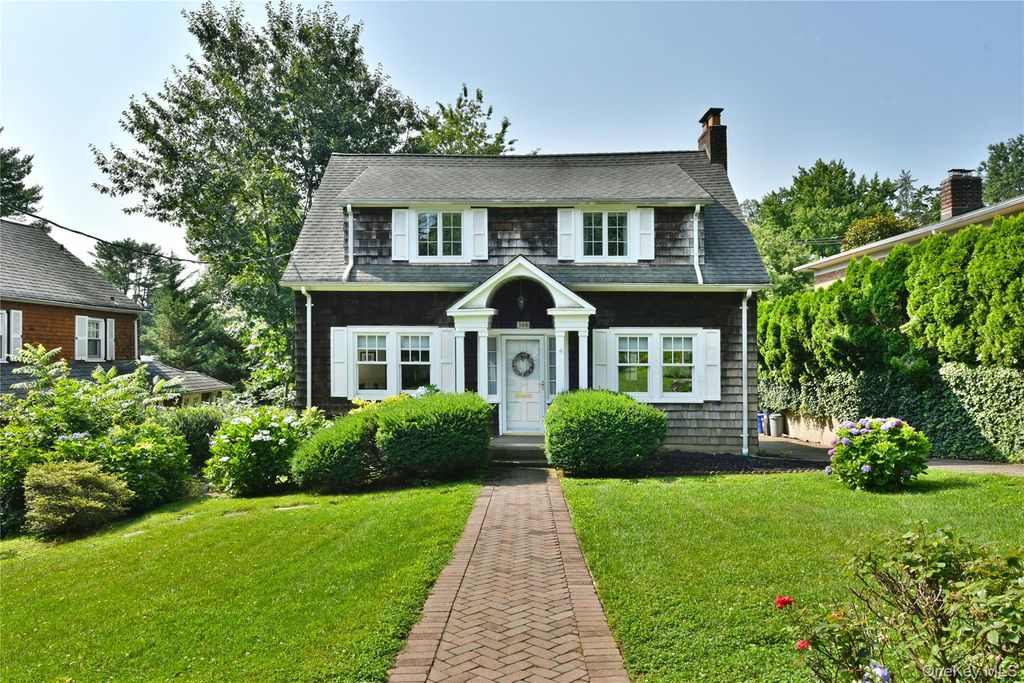 308 38th Road, Douglaston, NY 11363