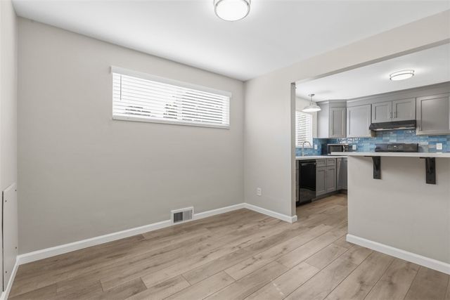 5229 Meadowcrest Rd, Baldwin Boro, PA 15236