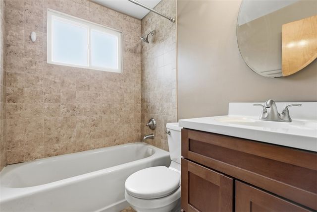 5229 Meadowcrest Rd, Baldwin Boro, PA 15236