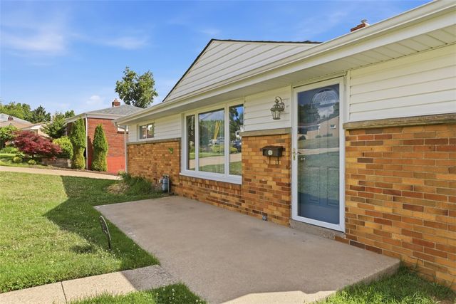 5229 Meadowcrest Rd, Baldwin Boro, PA 15236