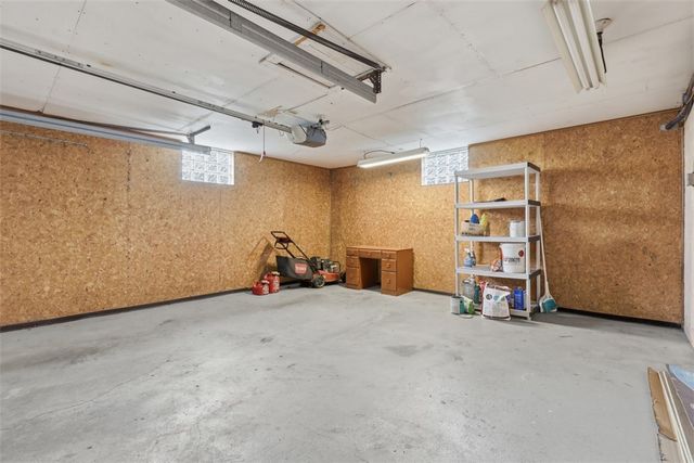 5229 Meadowcrest Rd, Baldwin Boro, PA 15236