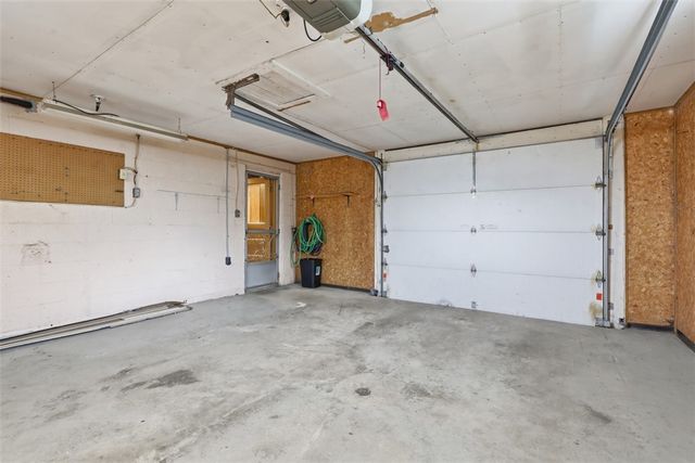 5229 Meadowcrest Rd, Baldwin Boro, PA 15236