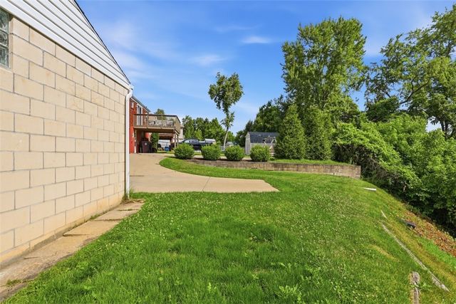 5229 Meadowcrest Rd, Baldwin Boro, PA 15236
