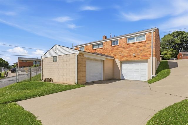 5229 Meadowcrest Rd, Baldwin Boro, PA 15236