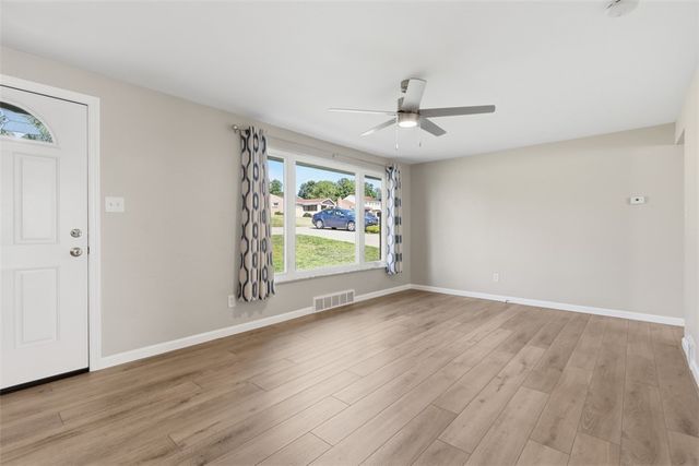 5229 Meadowcrest Rd, Baldwin Boro, PA 15236