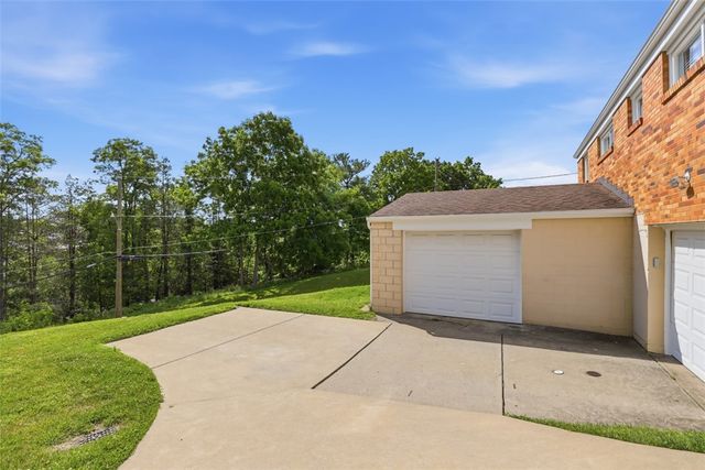 5229 Meadowcrest Rd, Baldwin Boro, PA 15236