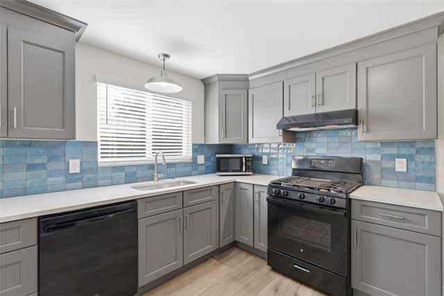 5229 Meadowcrest Rd, Baldwin Boro, PA 15236