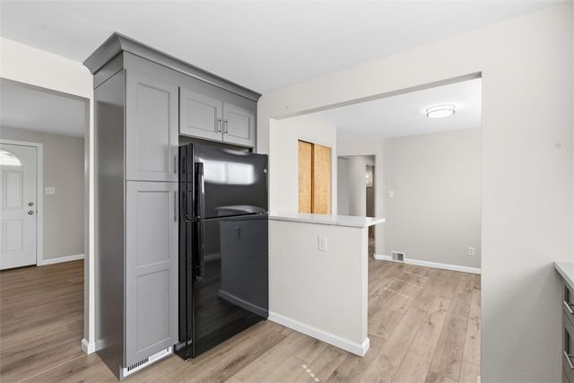5229 Meadowcrest Rd, Baldwin Boro, PA 15236