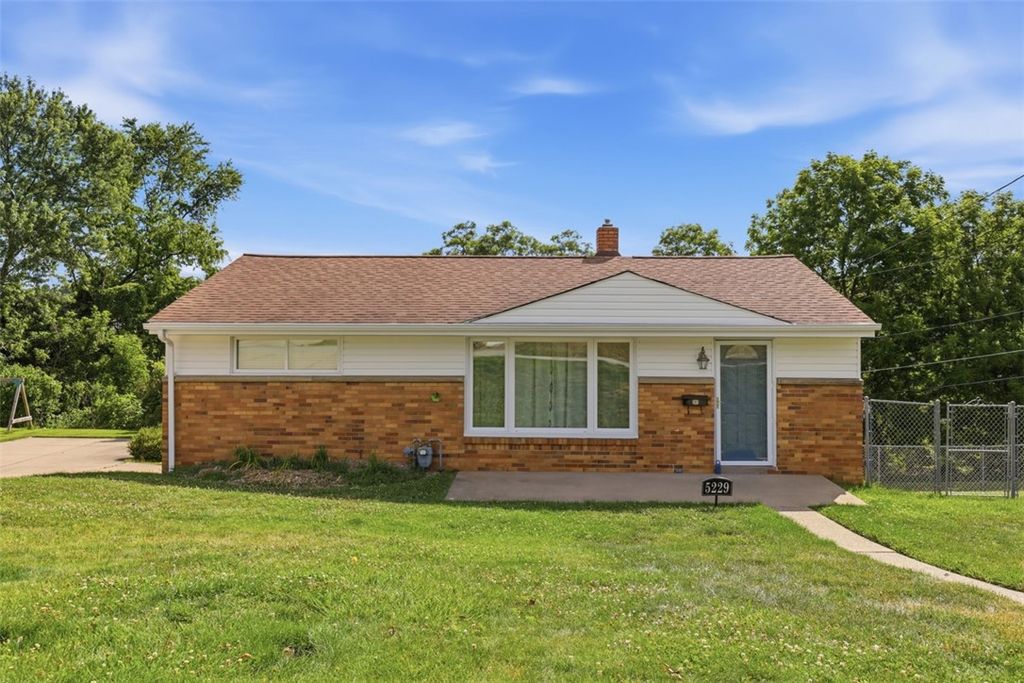 5229 Meadowcrest Rd, Baldwin Boro, PA 15236