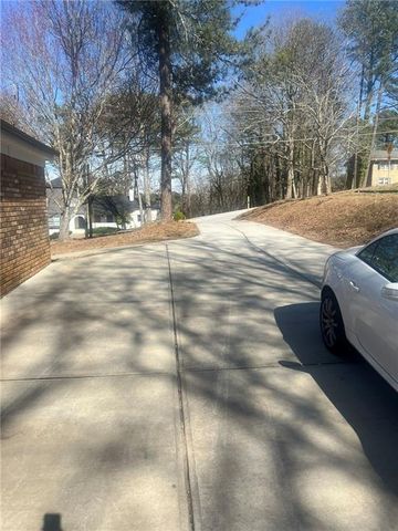 2087 Tanglewood Drive, Snellville, GA 30078