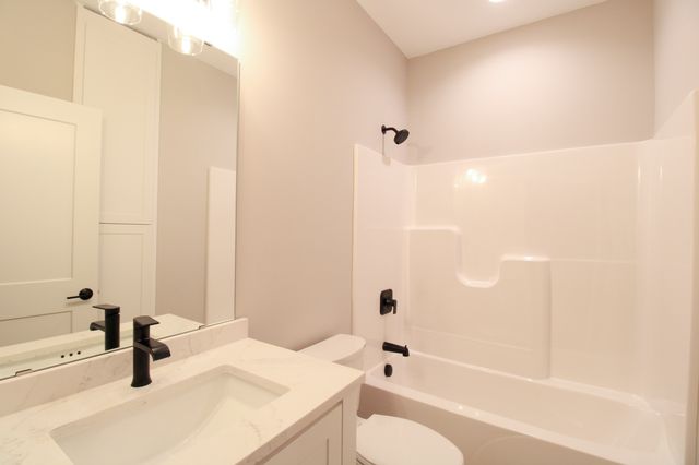 864 Bucknell Lane SE, Stewartville, MN 55976