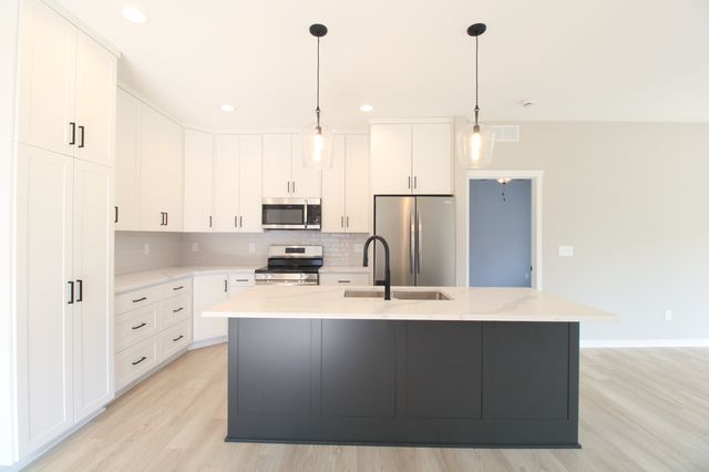 864 Bucknell Lane SE, Stewartville, MN 55976