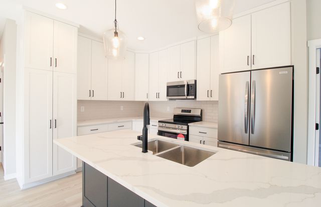 864 Bucknell Lane SE, Stewartville, MN 55976