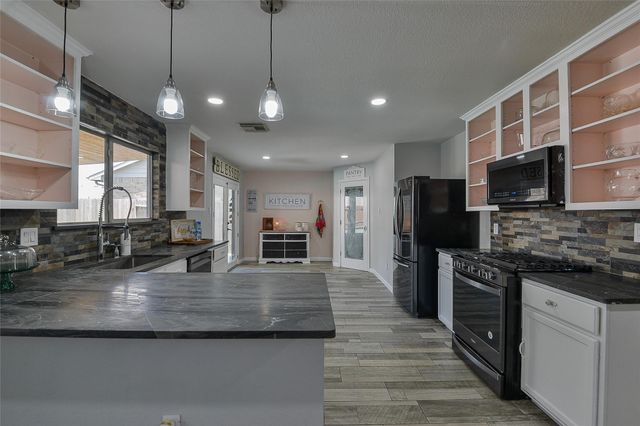 8319 Lemongrass Avenue, Baytown, TX 77521