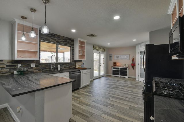 8319 Lemongrass Avenue, Baytown, TX 77521