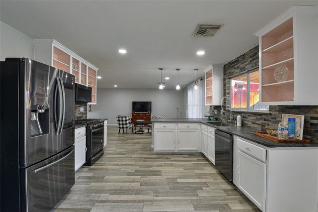 8319 Lemongrass Avenue, Baytown, TX 77521