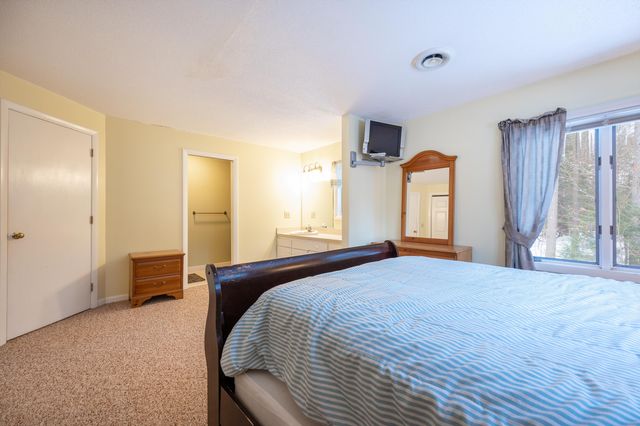 79 Clarina Nichols Lane, Hartford, VT 05059