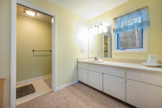 79 Clarina Nichols Lane, Hartford, VT 05059