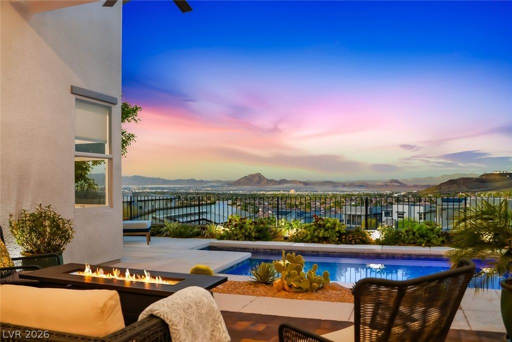 Image 41 of property listing at 1972 Canyon Highlands Drive, Henderson, NV 89052