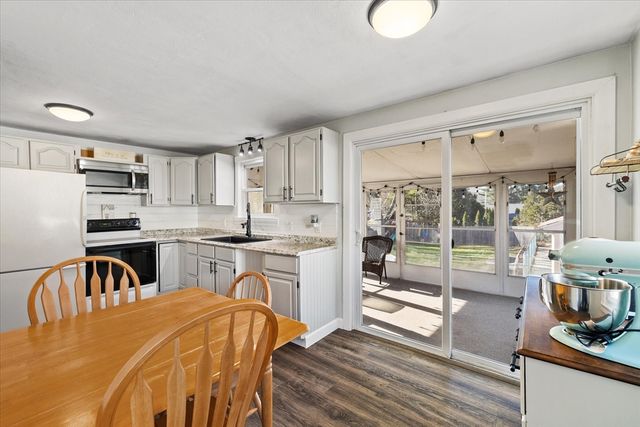 323 Southwick Rd, Westfield, MA 01085