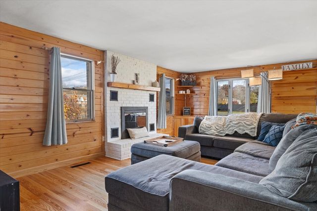 323 Southwick Rd, Westfield, MA 01085