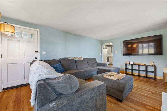 323 Southwick Rd, Westfield, MA 01085