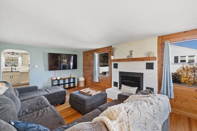 323 Southwick Rd, Westfield, MA 01085