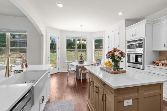 1032 Luxborough Dr, Hendersonville, TN 37075