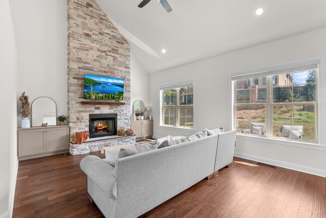 1032 Luxborough Dr, Hendersonville, TN 37075