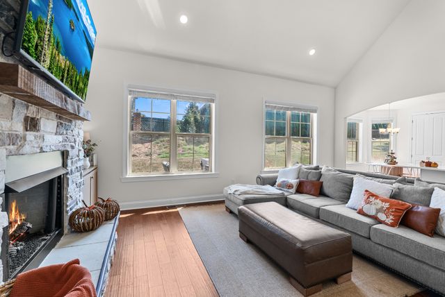 1032 Luxborough Dr, Hendersonville, TN 37075