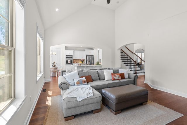 1032 Luxborough Dr, Hendersonville, TN 37075