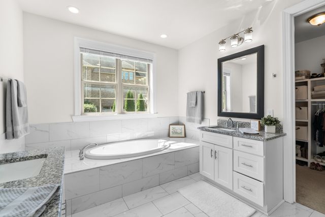 1032 Luxborough Dr, Hendersonville, TN 37075