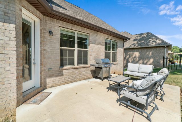 1032 Luxborough Dr, Hendersonville, TN 37075