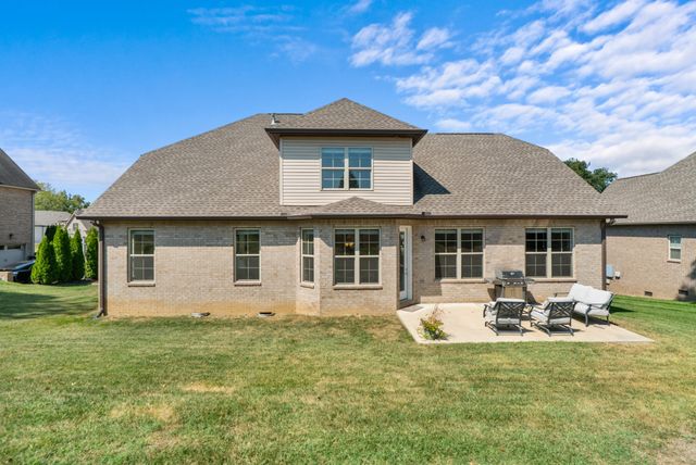 1032 Luxborough Dr, Hendersonville, TN 37075