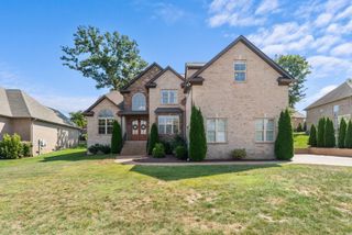 1032 Luxborough Dr, Hendersonville, TN 37075