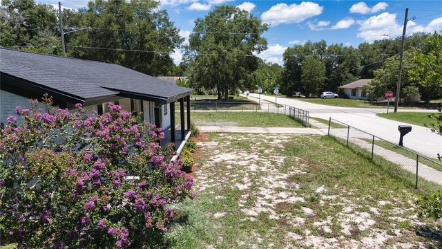 102 AMIGOS ROAD, Debary, FL 32713