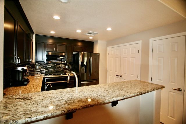 820 CANTERRA Street 2052, Las Vegas, NV 89138