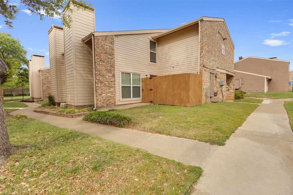 5516 Boca Raton Boulevard 321, Fort Worth, TX 76112