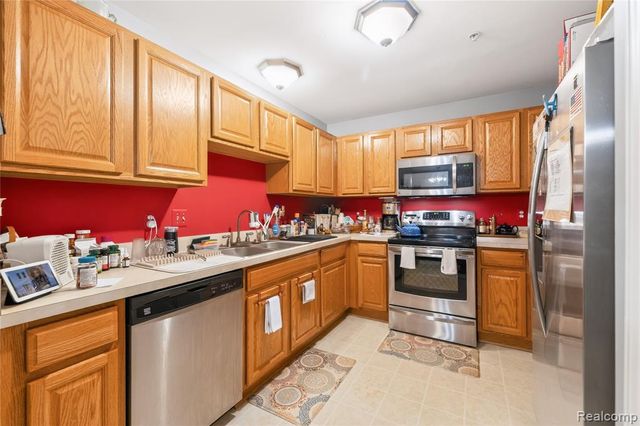 16934 Farmington Road 32, Livonia, MI 48154