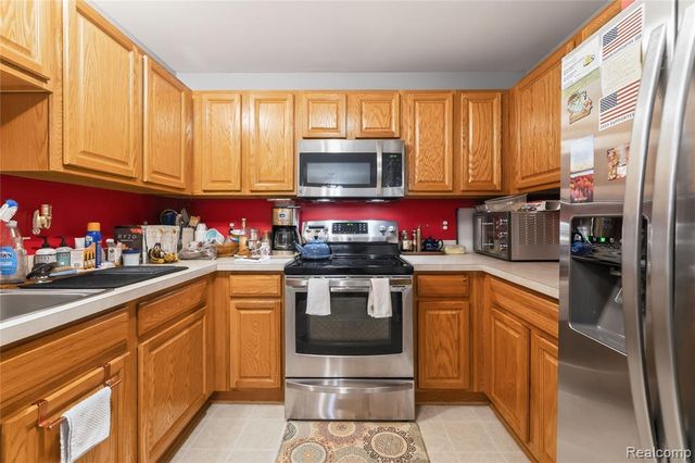 16934 Farmington Road 32, Livonia, MI 48154