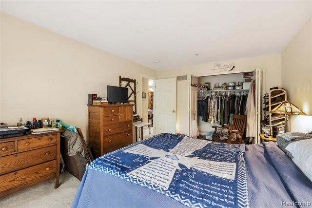 16934 Farmington Road 32, Livonia, MI 48154