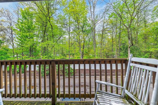 16934 Farmington Road 32, Livonia, MI 48154