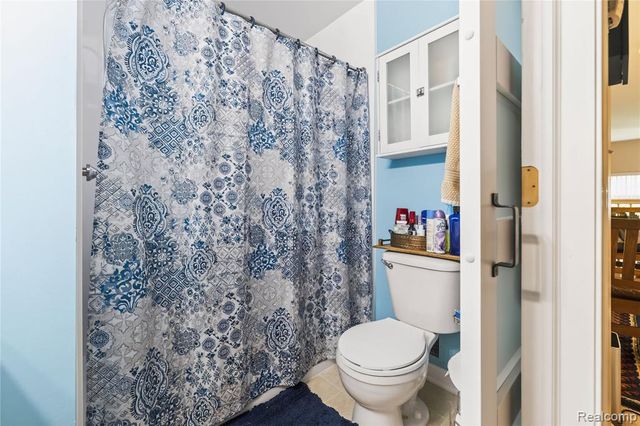 16934 Farmington Road 32, Livonia, MI 48154