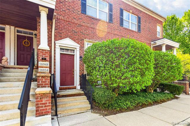 16934 Farmington Road 32, Livonia, MI 48154