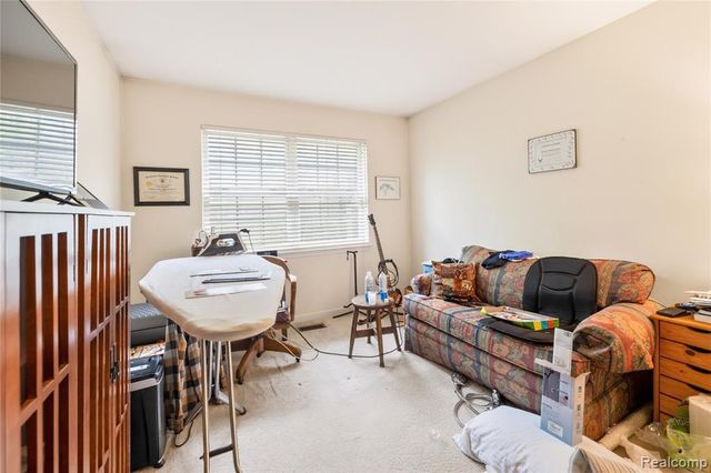 16934 Farmington Road 32, Livonia, MI 48154