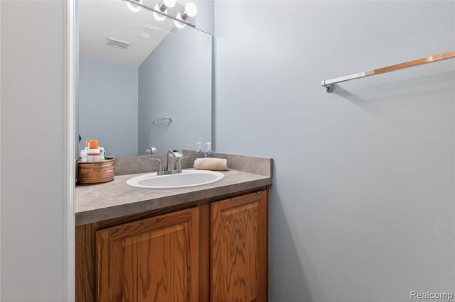 16934 Farmington Road 32, Livonia, MI 48154